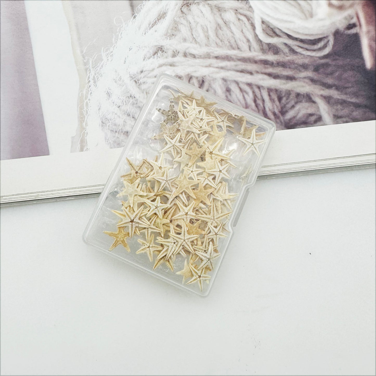 JJGQAZ 1 Box 100PCS Small Tiny Medium Starfish for Crafts Natural Star Starfish for Wedding Beach Theme Party, Home Decorations DIY Jewelry