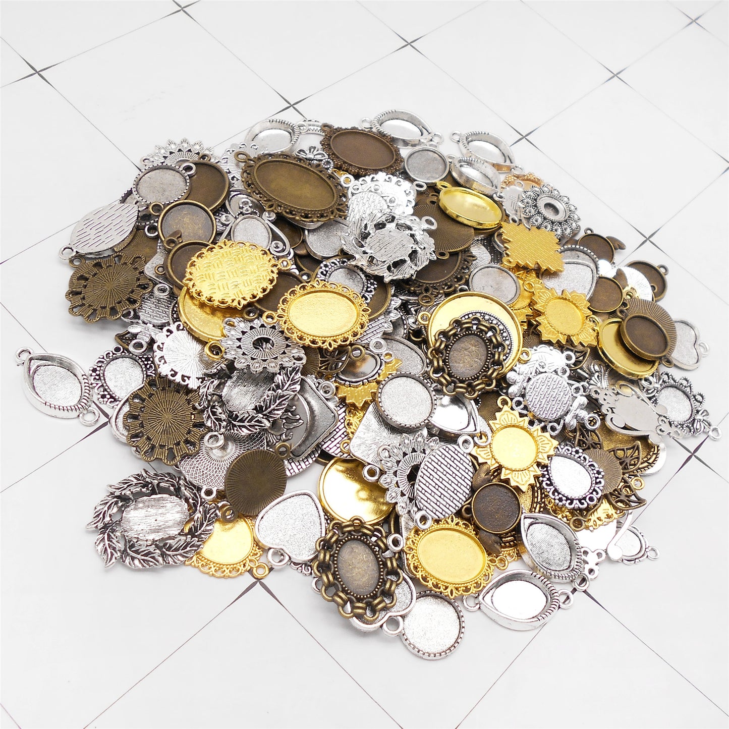 JJGQAZ Assorted 60 Pieces Mini Size Blank Bezel Pendant Trays
