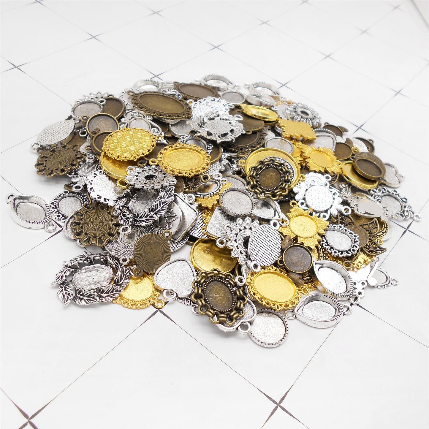 JJGQAZ Assorted 60 Pieces Mini Size Blank Bezel Pendant Trays