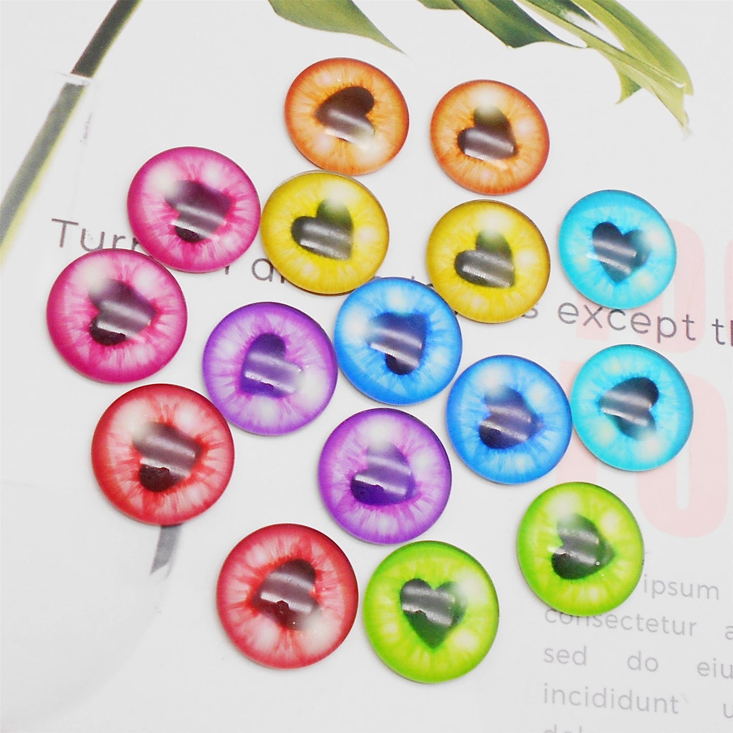 JJGQAZ 50 Pieces Glow in Dark Animal Eyes 6-30mm Glass Heart Pupil