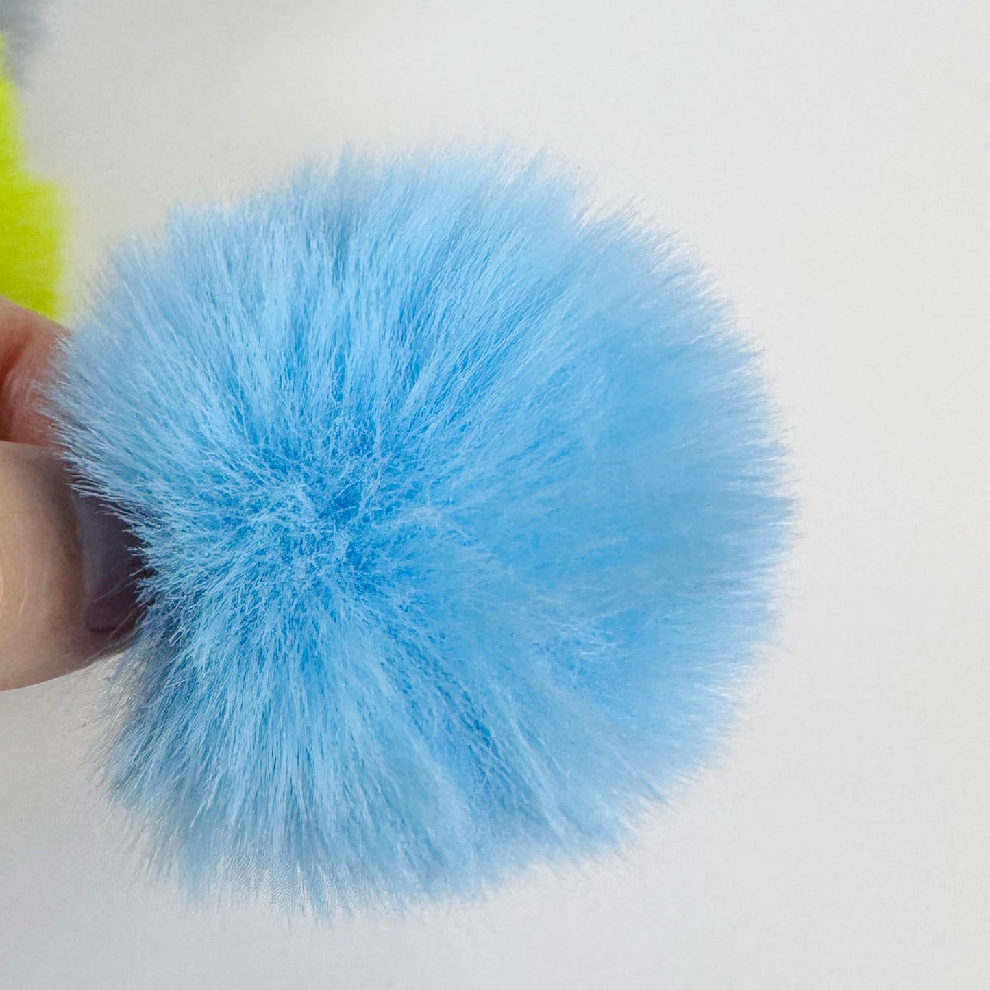 100Pieces Faux Fur Pom Pom Balls