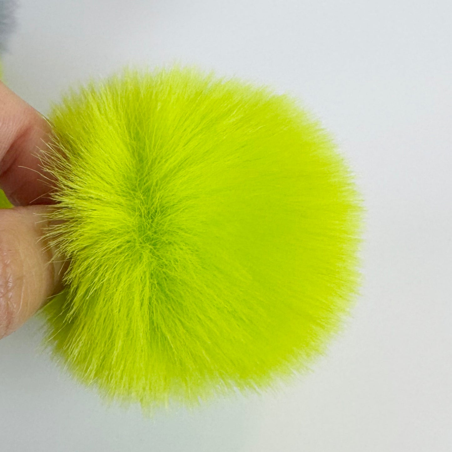 100Pieces Faux Fur Pom Pom Balls